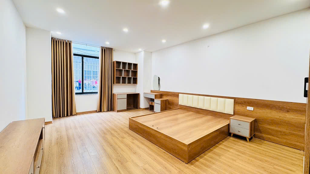 Vị trí vàng: Mặt ngõ Kim Đồng, Hoàng Mai, HN 58m², 5 tầng cách 1 nhà ra Mặt Phố, trung tâm giao thương, kinh doanh sầm uất.
